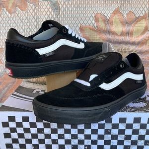 Vans WMNS Gilbert Crockett
Blackout
VN0A5JIF10J
Sneakers
